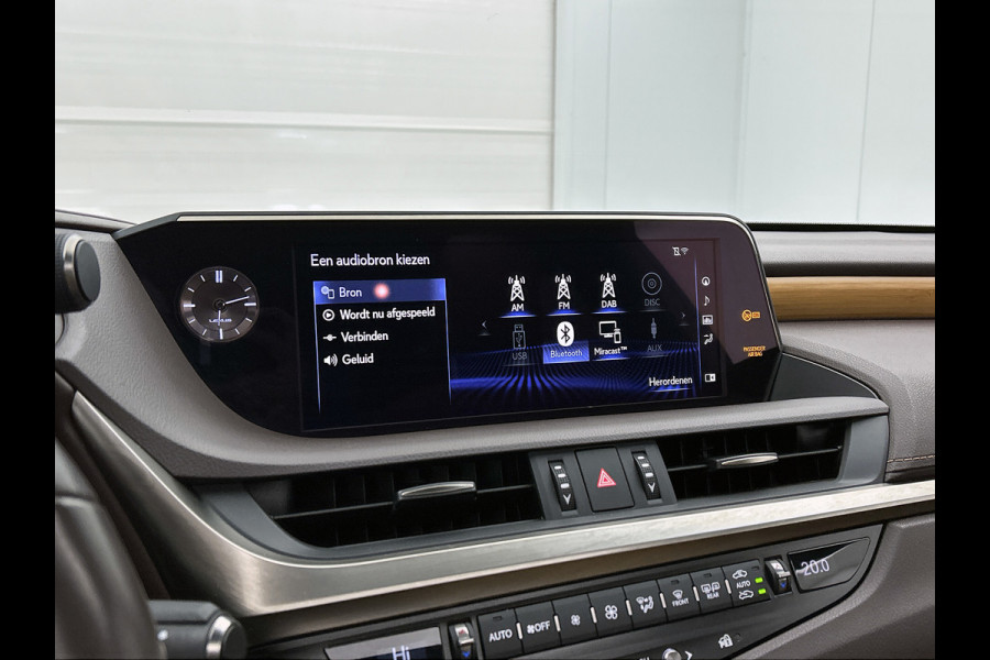 Lexus ES 300h President Line(Perfect onderH, Panorama, Stoel VerW+ Koeling, StuurV, Camera, PDC, Etc)