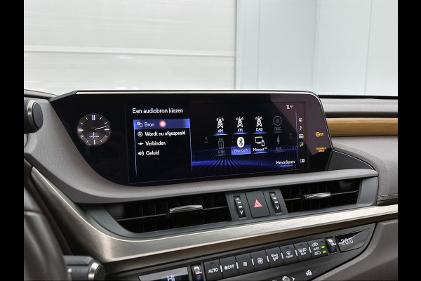 Lexus ES 300h President Line(Perfect onderH, Panorama, Stoel VerW+ Koeling, StuurV, Camera, PDC, Etc)