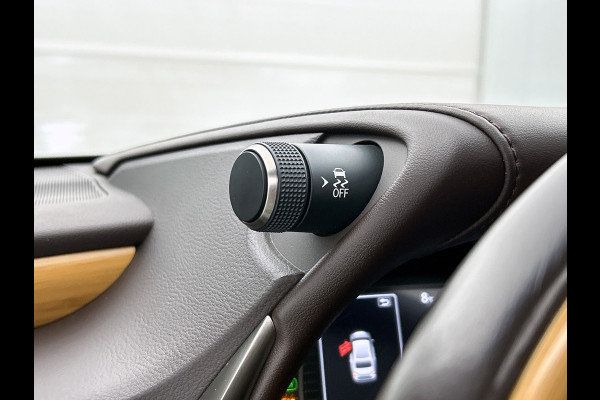 Lexus ES 300h President Line(Perfect onderH, Panorama, Stoel VerW+ Koeling, StuurV, Camera, PDC, Etc)