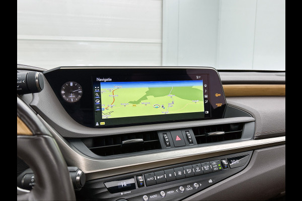 Lexus ES 300h President Line(Perfect onderH, Panorama, Stoel VerW+ Koeling, StuurV, Camera, PDC, Etc)