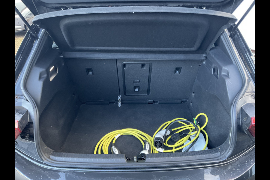 Volkswagen ID.3 First Plus 58 kWh Stoel.Stuuverw. Adapt.Cruise DAB