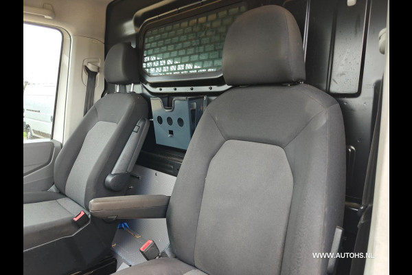 Volkswagen Crafter 35 2.0 TDI L3H3 EL Highline , Euro 6 , 1e Eig. 3000 KG trekkracht , mooie bus , cruise , camera.