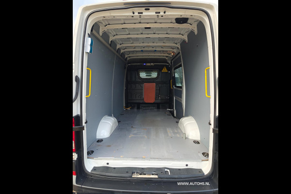 Volkswagen Crafter 35 2.0 TDI L3H3 EL Highline , Euro 6 , 1e Eig. 3000 KG trekkracht , mooie bus , cruise , camera.