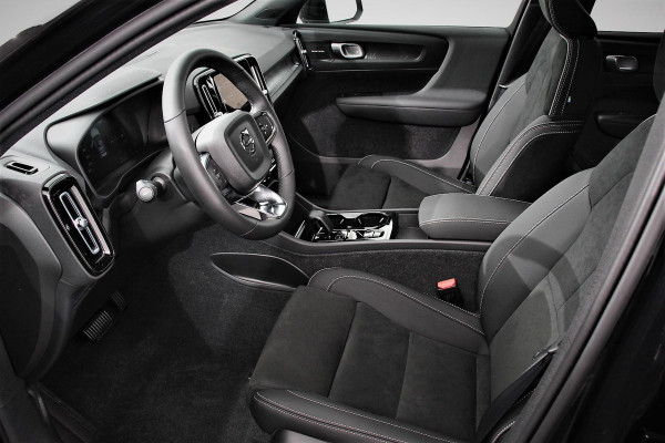 Volvo XC40 1.5 T5 Plug-in hybrid Ultimate Dark PHEV | Electrisch Glazen Panorama dak | Navigatie | Dab | Led | Adaptive Cruise Control | Camera | Parkeer sensoren