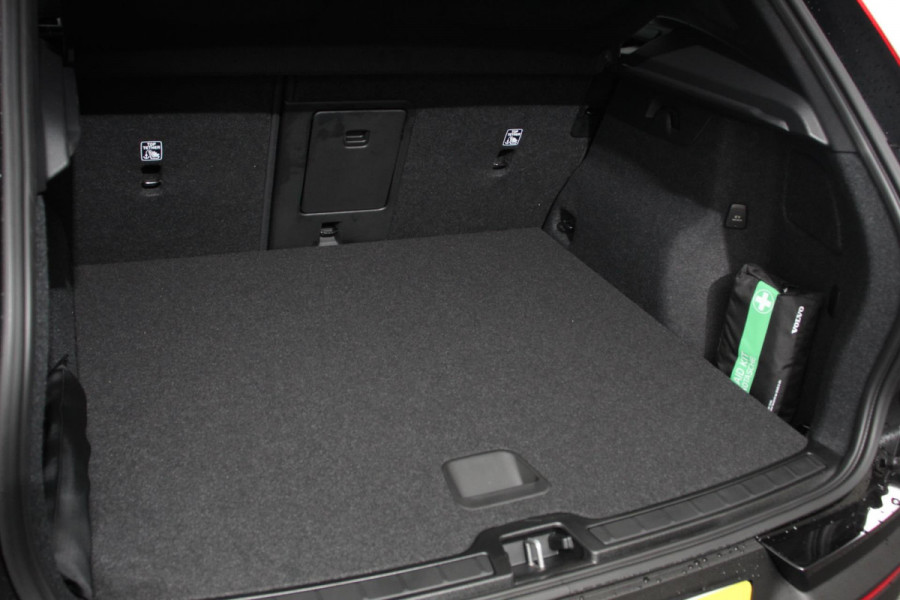 Volvo XC40 1.5 T5 Plug-in hybrid Ultimate Dark PHEV | Electrisch Glazen Panorama dak | Navigatie | Dab | Led | Adaptive Cruise Control | Camera | Parkeer sensoren