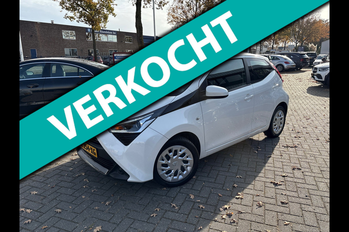 Toyota Aygo 1.0 VVT-i x-play/camera /airco/apple carplay/mf stuur/boeken
