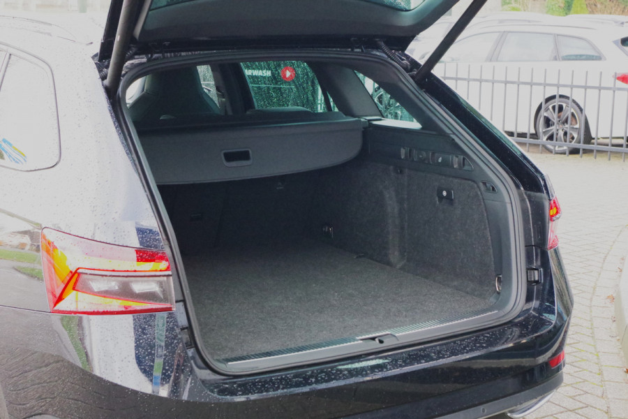 Škoda Superb Combi 1.4 TSI iV 218 PK Sportline BNS PHEV, 4 x Stoelverwarming, 360 Camera, DCC,