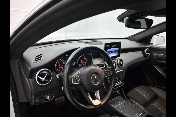 Mercedes-Benz CLA-Klasse 200 Prestige AMG-Styling (Goed OnderH, Navi, Camera, PDC V+A, StoelV, Cruise Con, Etc)
