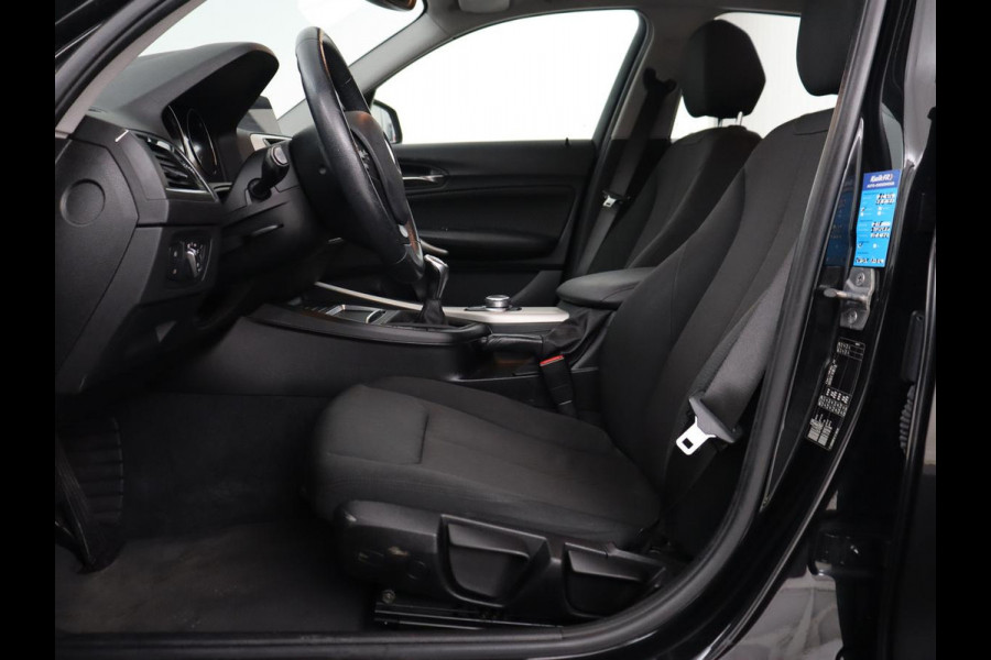 BMW 1-serie 116d | Navigatie | Parkeerhulp | Airco | Cruise control | Bluetooth | Keyless Start