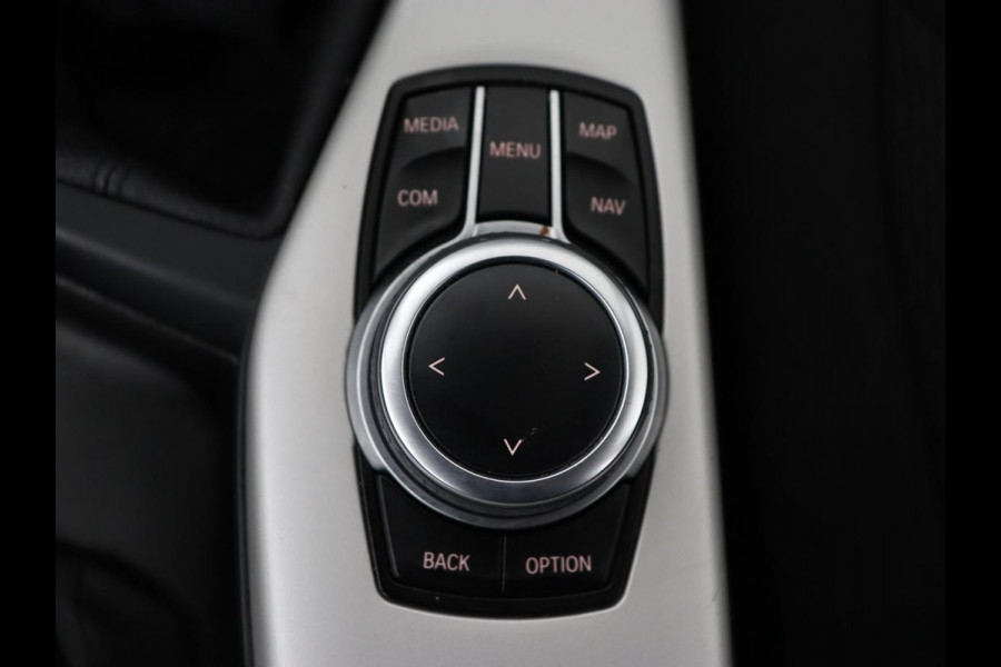 BMW 1-serie 116d | Navigatie | Parkeerhulp | Airco | Cruise control | Bluetooth | Keyless Start