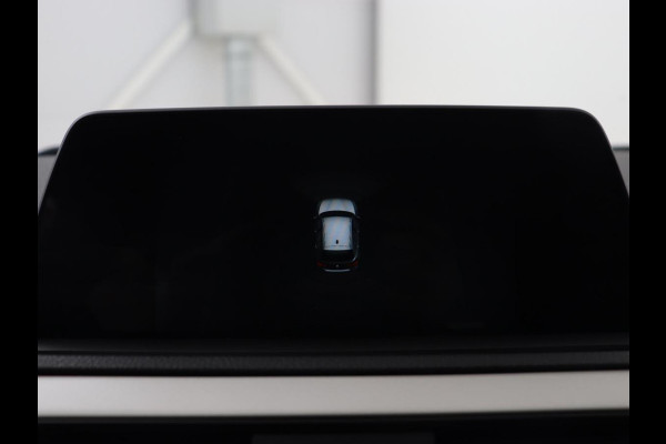 BMW 1-serie 116d | Navigatie | Parkeerhulp | Airco | Cruise control | Bluetooth | Keyless Start