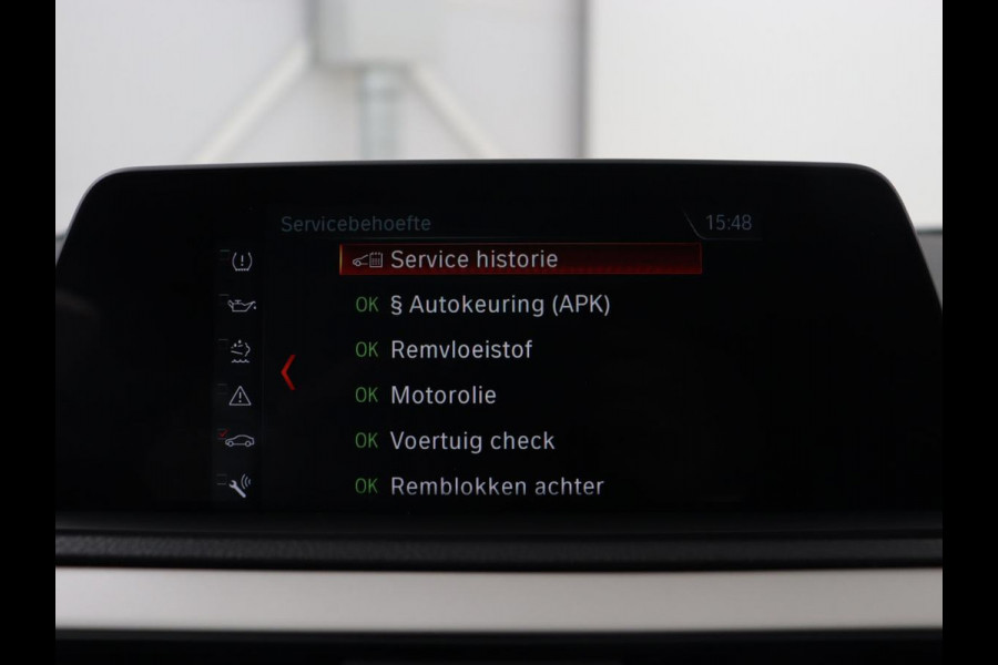 BMW 1-serie 116d | Navigatie | Parkeerhulp | Airco | Cruise control | Bluetooth | Keyless Start