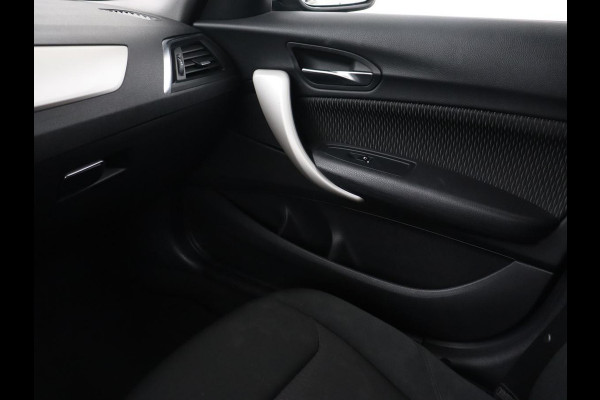 BMW 1-serie 116d | Navigatie | Parkeerhulp | Airco | Cruise control | Bluetooth | Keyless Start