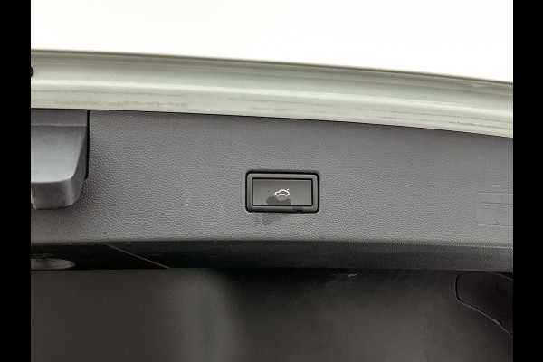 Volkswagen T-Roc 1.5 TSI Sport(Goed OnderH, Navi, StoelV, Camera, PDC V+A, Addapt Cruise, Etc)