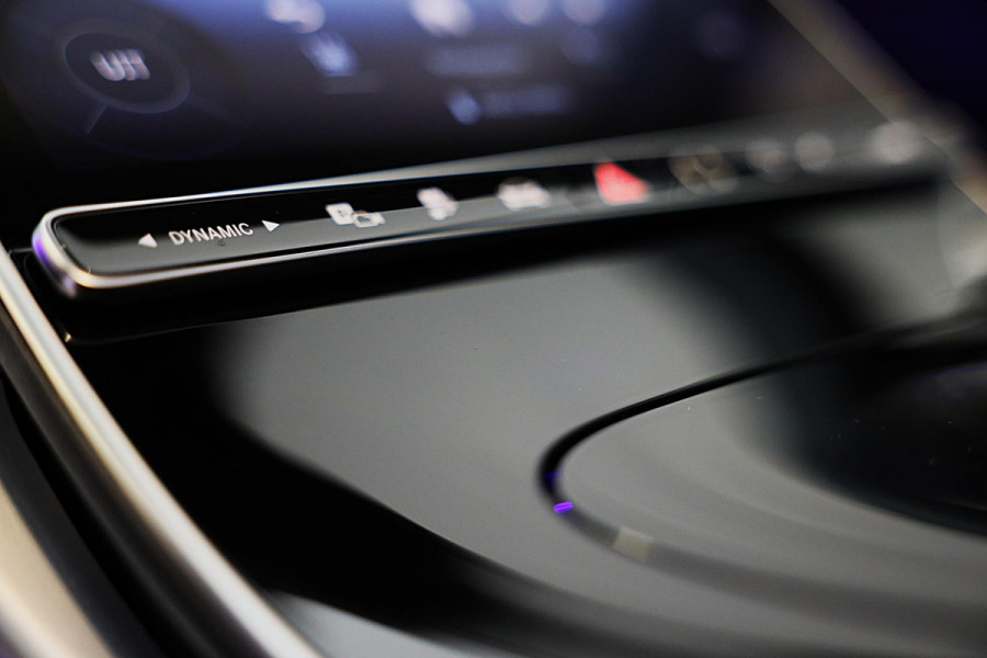 Mercedes-Benz C-Klasse 300 e AMG 63 Look / Burmester / Head Up / 360 Camera / Acc / Elek Stoelen / Full Leder / Open Pano / 20 Inc