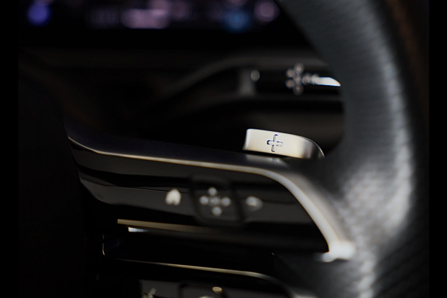 Mercedes-Benz C-Klasse 300 e AMG 63 Look / Burmester / Head Up / 360 Camera / Acc / Elek Stoelen / Full Leder / Open Pano / 20 Inc