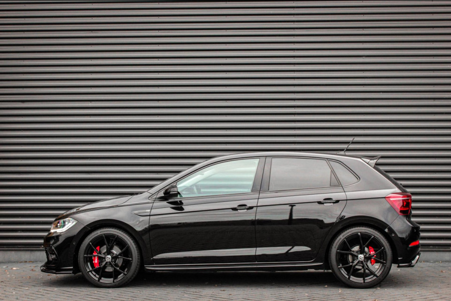 Volkswagen Polo 1.0 TSI 110PK DSG R-LINE / FULL BLACK / VERLAGINGSVEREN / APPLE CARPLAY / LED KOPLAMPEN / DIGITAL DASCH / MAXTON