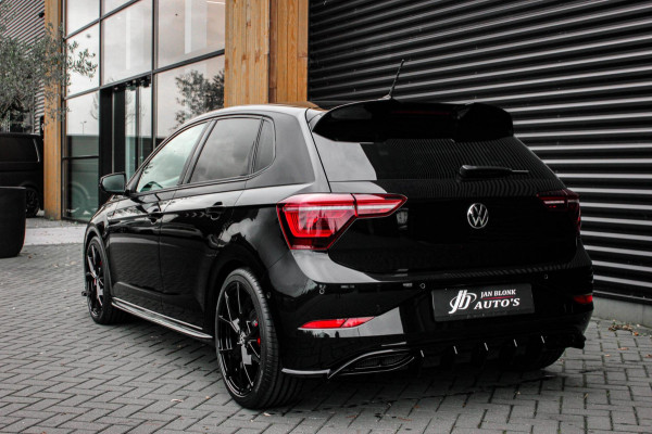 Volkswagen Polo 1.0 TSI 110PK DSG R-LINE / FULL BLACK / VERLAGINGSVEREN / APPLE CARPLAY / LED KOPLAMPEN / DIGITAL DASCH / MAXTON