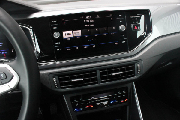 Volkswagen Polo 1.0 TSI 110PK DSG R-LINE / FULL BLACK / VERLAGINGSVEREN / APPLE CARPLAY / LED KOPLAMPEN / DIGITAL DASCH / MAXTON