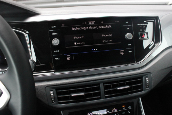 Volkswagen Polo 1.0 TSI 110PK DSG R-LINE / FULL BLACK / VERLAGINGSVEREN / APPLE CARPLAY / LED KOPLAMPEN / DIGITAL DASCH / MAXTON