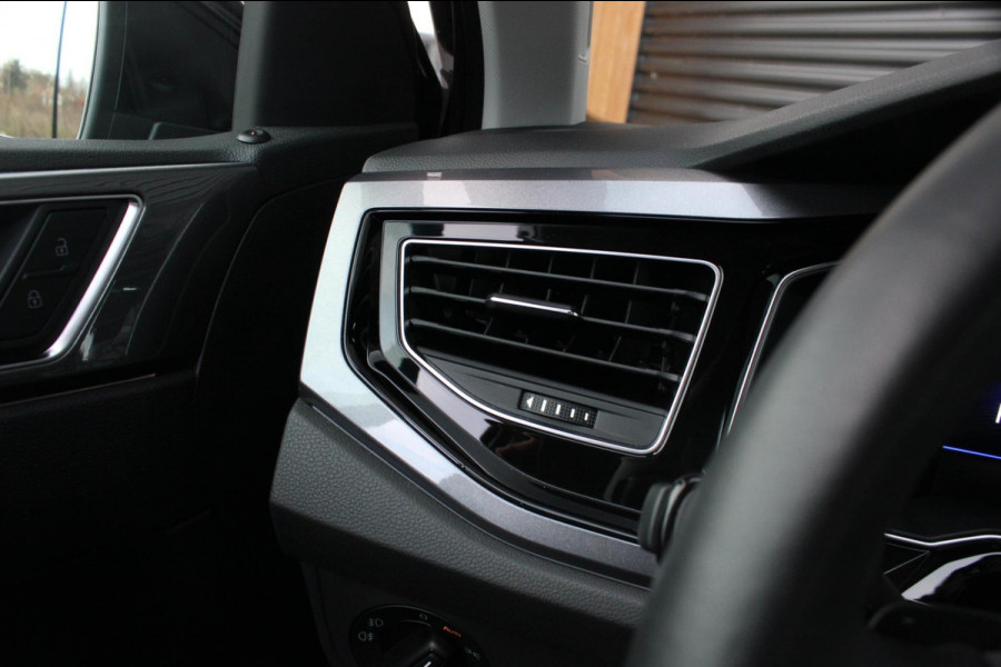 Volkswagen Polo 1.0 TSI 110PK DSG R-LINE / FULL BLACK / VERLAGINGSVEREN / APPLE CARPLAY / LED KOPLAMPEN / DIGITAL DASCH / MAXTON