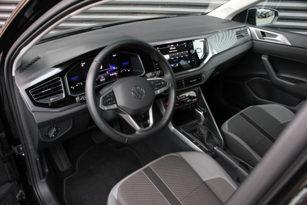 Volkswagen Polo 1.0 TSI 110PK DSG R-LINE / FULL BLACK / VERLAGINGSVEREN / APPLE CARPLAY / LED KOPLAMPEN / DIGITAL DASCH / MAXTON