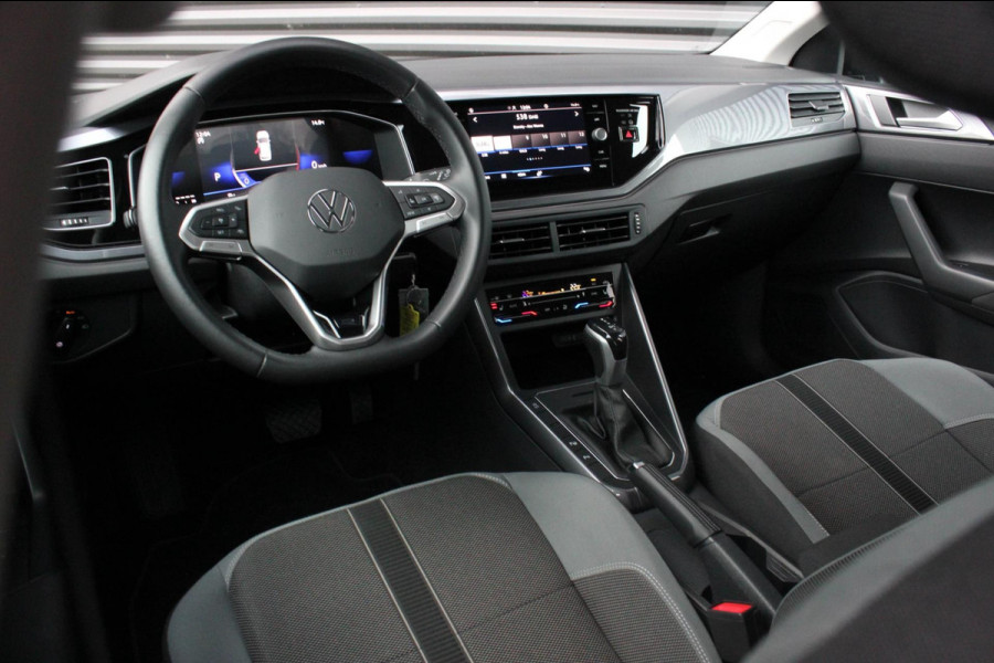 Volkswagen Polo 1.0 TSI 110PK DSG R-LINE / FULL BLACK / VERLAGINGSVEREN / APPLE CARPLAY / LED KOPLAMPEN / DIGITAL DASCH / MAXTON