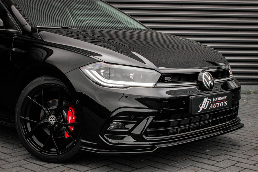 Volkswagen Polo 1.0 TSI 110PK DSG R-LINE / FULL BLACK / VERLAGINGSVEREN / APPLE CARPLAY / LED KOPLAMPEN / DIGITAL DASCH / MAXTON