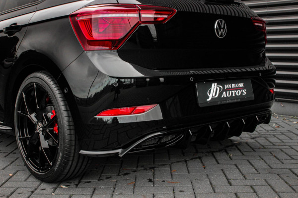 Volkswagen Polo 1.0 TSI 110PK DSG R-LINE / FULL BLACK / VERLAGINGSVEREN / APPLE CARPLAY / LED KOPLAMPEN / DIGITAL DASCH / MAXTON