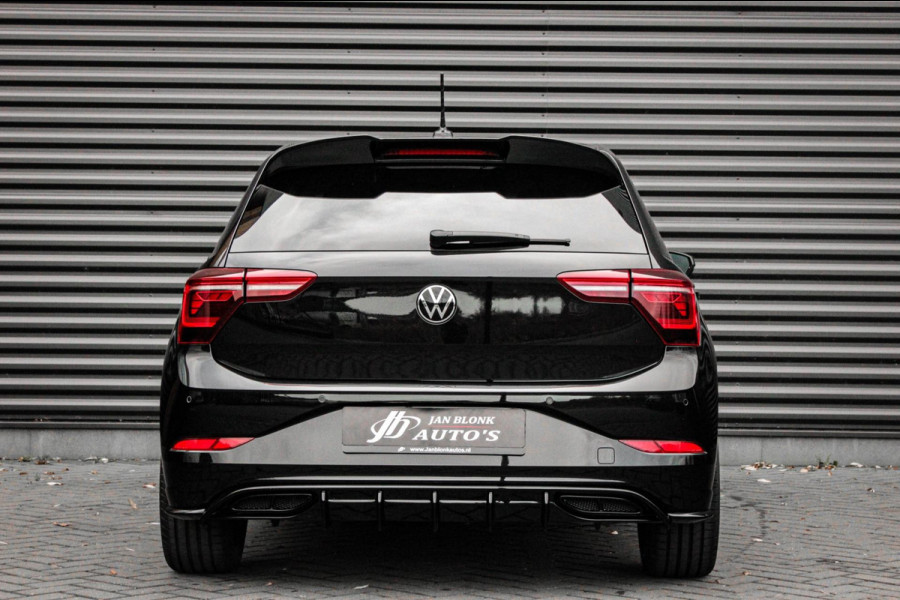 Volkswagen Polo 1.0 TSI 110PK DSG R-LINE / FULL BLACK / VERLAGINGSVEREN / APPLE CARPLAY / LED KOPLAMPEN / DIGITAL DASCH / MAXTON