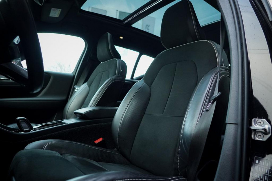 Volvo XC40 Recharge P8 AWD R-Design / Pano / Trehkaak / 19'' / Incl BTW