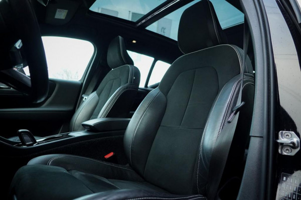 Volvo XC40 Recharge P8 AWD R-Design / Pano / Trehkaak / 19'' / Incl BTW