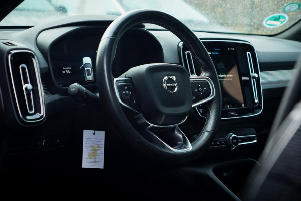 Volvo XC40 Recharge P8 AWD R-Design / Pano / Trehkaak / 19'' / Incl BTW