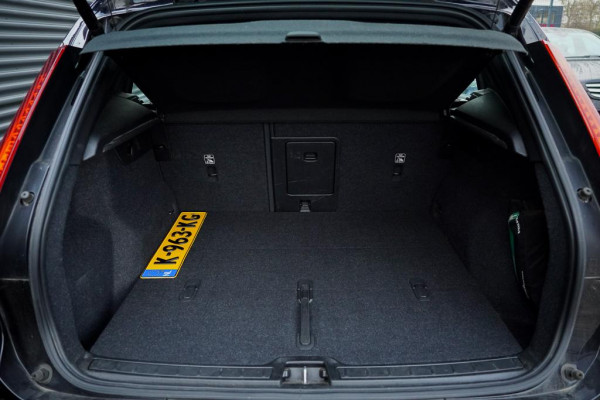 Volvo XC40 Recharge P8 AWD R-Design / Pano / Trehkaak / 19'' / Incl BTW