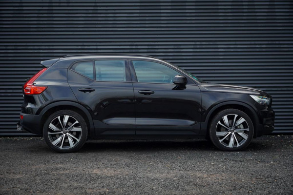 Volvo XC40 Recharge P8 AWD R-Design / Pano / Trehkaak / 19'' / Incl BTW