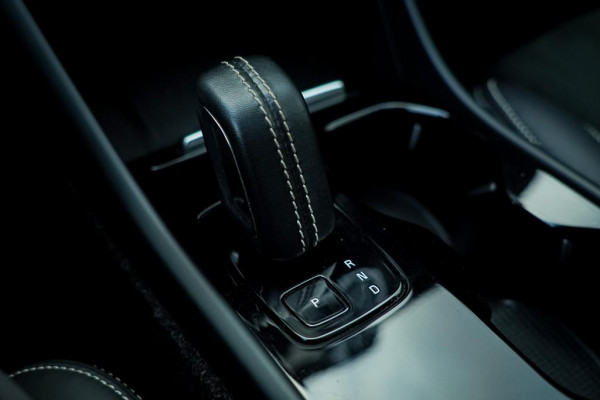 Volvo XC40 Recharge P8 AWD R-Design / Pano / Trehkaak / 19'' / Incl BTW