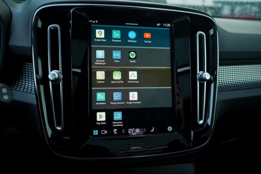 Volvo XC40 Recharge P8 AWD R-Design / Pano / Trehkaak / 19'' / Incl BTW