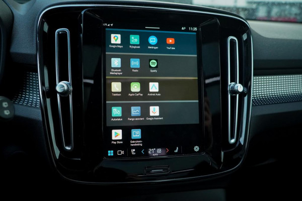 Volvo XC40 Recharge P8 AWD R-Design / Pano / Trehkaak / 19'' / Incl BTW