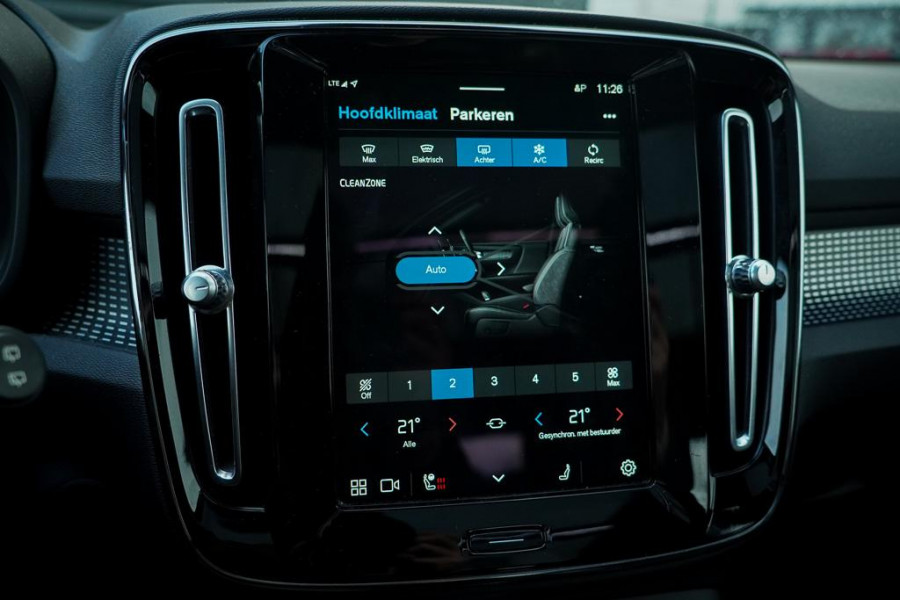 Volvo XC40 Recharge P8 AWD R-Design / Pano / Trehkaak / 19'' / Incl BTW