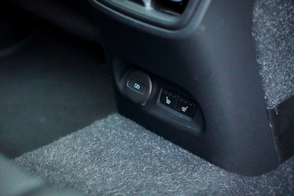 Volvo XC40 Recharge P8 AWD R-Design / Pano / Trehkaak / 19'' / Incl BTW