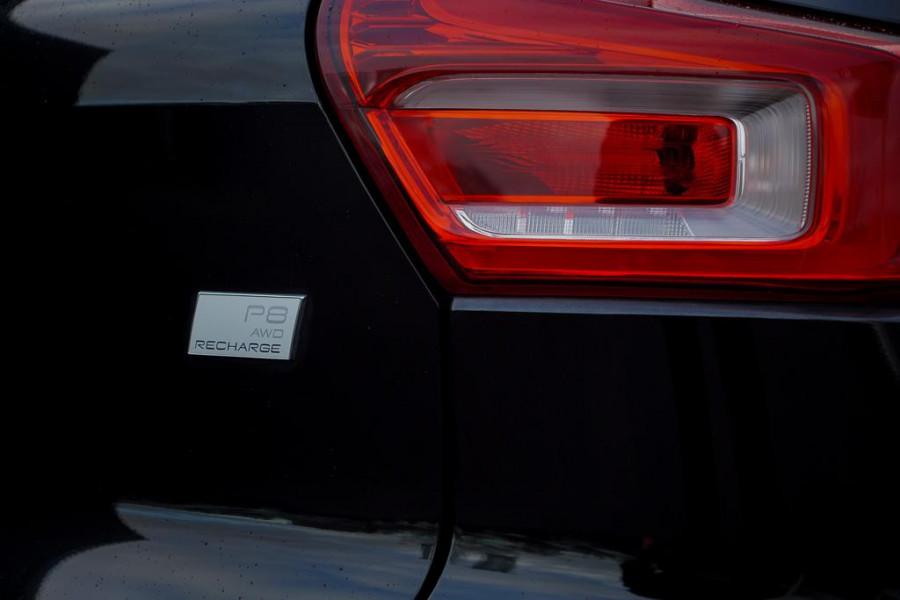 Volvo XC40 Recharge P8 AWD R-Design / Pano / Trehkaak / 19'' / Incl BTW