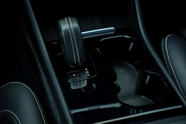 Volvo XC40 Recharge P8 AWD R-Design / Pano / Trehkaak / 19'' / Incl BTW