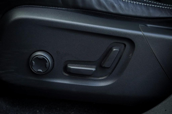 Volvo XC40 Recharge P8 AWD R-Design / Pano / Trehkaak / 19'' / Incl BTW