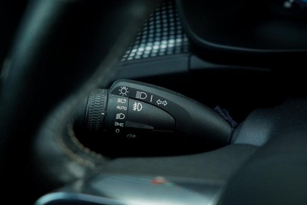 Volvo XC40 Recharge P8 AWD R-Design / Pano / Trehkaak / 19'' / Incl BTW