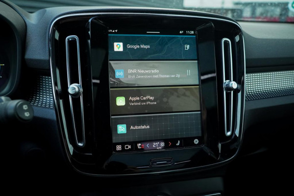 Volvo XC40 Recharge P8 AWD R-Design / Pano / Trehkaak / 19'' / Incl BTW