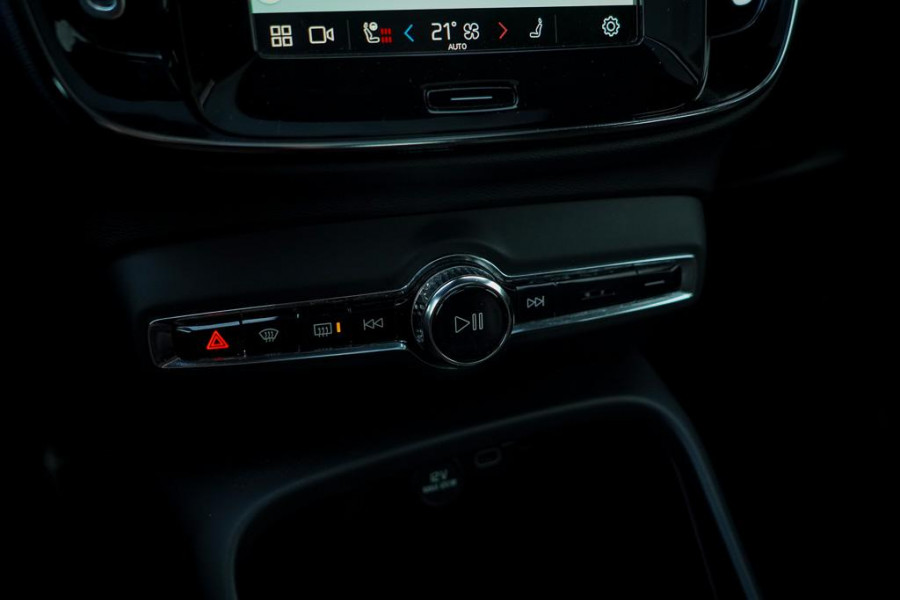 Volvo XC40 Recharge P8 AWD R-Design / Pano / Trehkaak / 19'' / Incl BTW