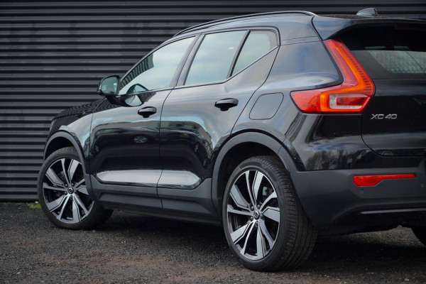 Volvo XC40 Recharge P8 AWD R-Design / Pano / Trehkaak / 19'' / Incl BTW