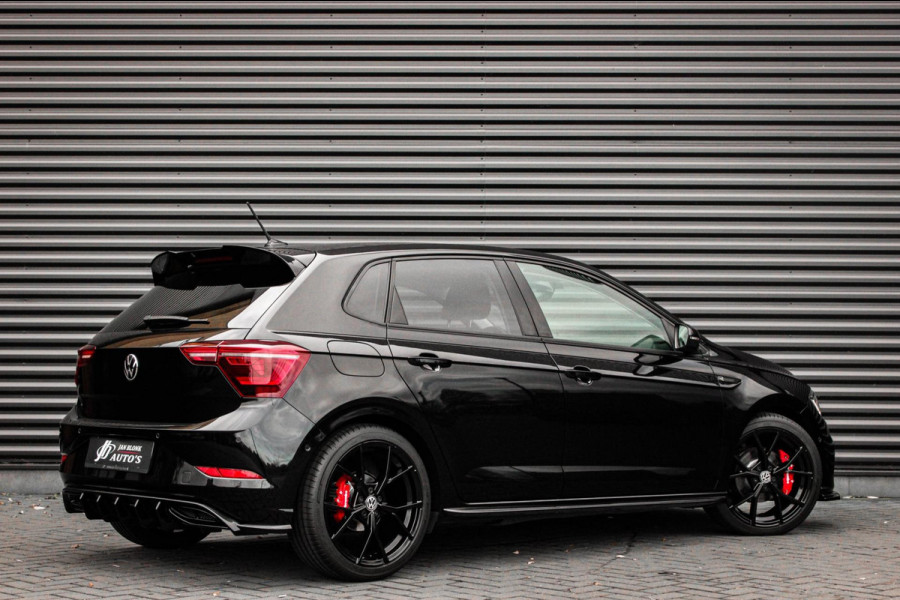 Volkswagen Polo 1.0 TSI 110PK DSG R-LINE / FULL BLACK / VERLAGINGSVEREN / APPLE CARPLAY / LED KOPLAMPEN / DIGITAL DASCH / MAXTON