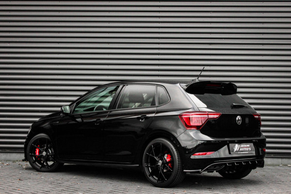 Volkswagen Polo 1.0 TSI 110PK DSG R-LINE / FULL BLACK / VERLAGINGSVEREN / APPLE CARPLAY / LED KOPLAMPEN / DIGITAL DASCH / MAXTON