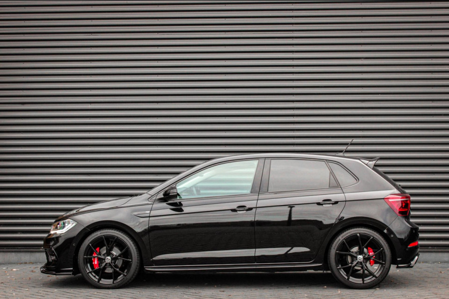 Volkswagen Polo 1.0 TSI 110PK DSG R-LINE / FULL BLACK / VERLAGINGSVEREN / APPLE CARPLAY / LED KOPLAMPEN / DIGITAL DASCH / MAXTON